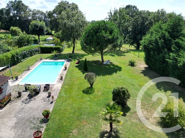 maison à vendre - 5 pièces - 155.0 m2 - ST MARTIN LE CHATEL - 01 - RHONE-ALPES - Century 21 Camaz Immobilier