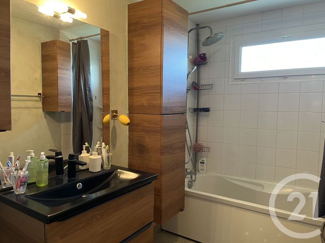 maison à vendre - 5 pièces - 109.0 m2 - ST MARTIN LE CHATEL - 01 - RHONE-ALPES - Century 21 Camaz Immobilier